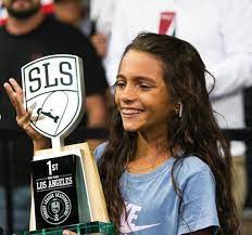 A skatista maranhense rayssa leal, de 13 anos, foi a única brasileira a subir ao pódio do mundial de skate street, neste domingo (6), em roma (itália). Mirando 2020 Fadinha E Campea Da Etapa De Los Angeles Da Sls Aos 11 Anos Gazeta Esportiva
