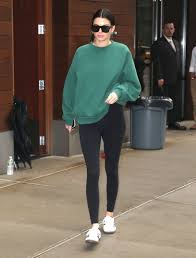 Kendall Jenner Wearing Black Leggings And A Green Sweatshirt In Nyc 10 24 2017 Womens Yoga Clothes Pants Outfit Casual Class Outfit