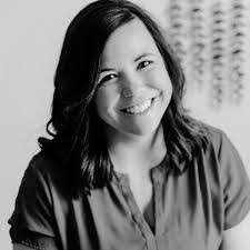 Laura Moen's Instagram, Twitter & Facebook