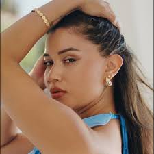 Elizabeth De Carbajal (@elizabeth_decarbajal) • Instagram photos and videos