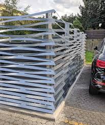 Sichtschutz Fur Container Aus Verzinktem Stahl Mit Unsichtbarer Ture Containerplatz Ecke Detail Sichtschutz Container Sicht