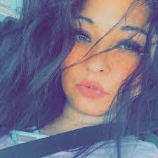 Elisa Poole's Instagram, Twitter & Facebook