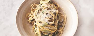 Het cacaopoeder geeft deze chili een extra smaakdimensie. Linguine Met Courgette En Citroen Recept Van Jamie Oliver