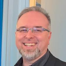 👋 Hi! I'm Amber, aka 'Goose', the face behind Hi Goose Studio; your  personalized vintage & second hand shop 💚 From the time I was a little kid  I've loved fashion! I