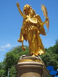 He and featherstone eventually reaches a park where gnomeo climbs onto a statue of william shakespeare (patrick stewart) and tells him his story. List Of Sculptures In Central Park Wikipedia