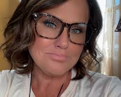 Beth Ries's Instagram, Twitter & Facebook