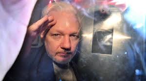 USA:s advokater läste upp anklagelserna mot Assange: "Journalistik är inte  någon ursäkt för att bete sig på ett kriminellt sätt"