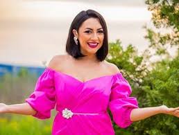 Jurații au avut de ales doi concurenții care merită să intre în cursa pentru premiul de originalitate. Andra ÈinutÄ Sexy In Prima SemifinalÄ De La Romanii Au Talent Ce Culoare IndrÄzneaÈÄ A Purtat Vedeta Click Mobile