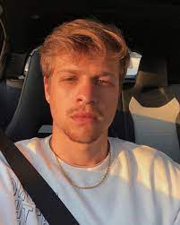 Burak yörük, 26 mayıs 1995 yılında i̇stanbul'da doğdu. 248 7b Begenme 3 001 Yorum Instagram Da Burak Yoruk Burakyoruks Big Problems Nothin That Man Can T Fix Instagram Aktor Fenomenler