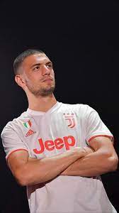 Merih demiral, 5 mart 1998 tarihinde kocaeli'nin karamürsel ilçesinde doğdu. Pin On Juve