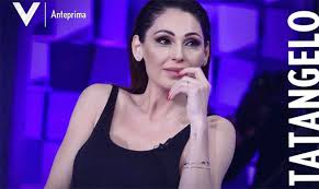 She has two older brothers, maurizio and giuseppe, and an older sister silvia. Anna Tatangelo Confessione Shock Su D Alessio A Verissimo Torresette