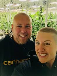 Amber Allshouse's Instagram, Twitter & Facebook