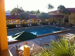Book now at 55 restaurants near la quinta inn & suites fort lauderdale airport on opentable. La Piscine Au Petit Matin Picture Of La Quinta Inn By Wyndham Ft Lauderdale Northeast Fort Lauderdale Tripadvisor