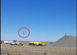 Motorcycle daredevil alex harvill died in a horrific crash on thursday while attempting to break a world record. T2hijsduheq9ym