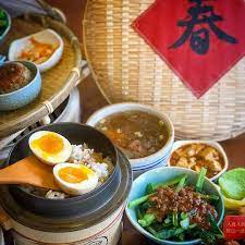 instagram의艾瑪斯 艾吃日記 台南高雄 嘉義台中 台北美食吃透透님 有春茶館大墩店 準備過年放寒假了 跟朋友 家人聚餐的時間蠻多的 分享這間我二訪都念念不忘的好味道給你們 飄香手工排骨酥燉湯 元氣麻油米糕 飄香手工排骨酥燉湯 醬香鍋巴飯