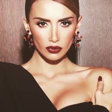 Želim vam mnogo zdravlja, sreće i radosti u 2016. godini! I kao što u  "Zvezdanim ratovima" kažu "Neka sila bude uz vas!" Ljubim vas i volim sve!  ♥ Wishing U healthy, lucky,