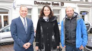 Money in germany, contact details, maps and gps directions to deutsche bank güstrow. Helfen In Gustrow Packchen Fur Gustrows Jugend Svz De