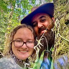 How to transport kayaks alone to waterways near the coast?