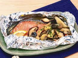 Salmon fillet in foil with tomatoes. Baked Salmon In Foil A 101 Level Tutorial