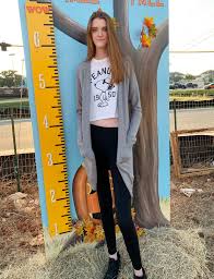 Maci currin (born in 2004) is an american aspiring model. Teen With World S Longest Legs Submitted To Guinness As A Joke People Com