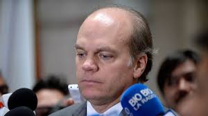 Piden investigar cómo votó Patricio Walker durante y después de la Ley de  Pesca