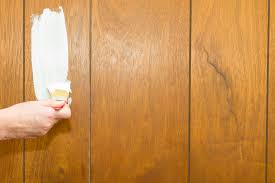 Tapete komplett runter und wieder neue drauf oder reicht auch einfach nur eine spezialbehandlung des untergrundes? Holzpaneele Mit Wandfarbe Streichen Keine Gute Idee