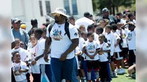 He played on the buffalo bills from 2007 to 2010 and then on the seattle seahawks from 2010 to 2015. Marshawn Lynch S Legacy Will Be Linked To Oakland Area Youth They Love Him They Love Him To Death