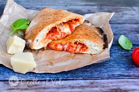 Maybe you would like to learn more about one of these? Calzone Al Forno Con Pomodoro E Mozzarella Ricette Al Volo
