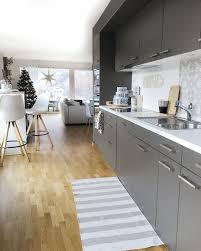 Teppich Laufer Fur Die Kuche Begeistern Uns Mit Einer Vielfalt An Farben Materialien Und Designs Deshalb Ist Ein Lau Teppich Kuche Haus Kuchen Kuchenprodukte