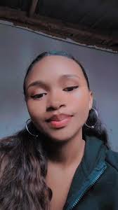 aza ampijaliana @Njara Marcel #pourtoii #malagasytiktokgirl🌴❤️