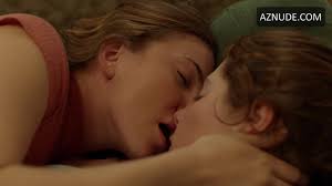 Emma Kenney, Jess Gabor Lesbian film in Shameless - UPSKIRT.TV