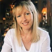 Joanne Barwick's Instagram, Twitter & Facebook