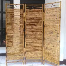 Partisi ruangan atau pembatas ruangan satu dengan ruangan lain pada rumah tidak melulu menggunakan pembatas dinding berukuran tebal. Partisi Sketsel Penyekat Ruangan Dari Bambu Cendani 3 Lembar Shopee Indonesia