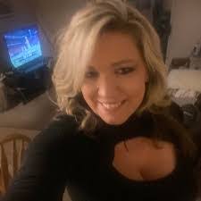 Donna Ledoux's Instagram, Twitter & Facebook