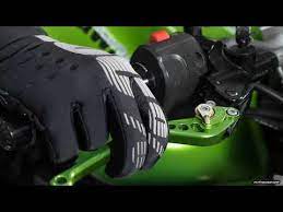 Suite à l'achat d'une nouvelle paire de botte, j'ai du mal avec le sélecteur à glissé la dite botte pour passé les vitesses supérieur !!! Regler Les Commandes De Sa Moto Le Tuto Video