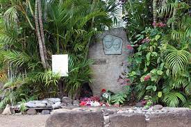Les marquises est selon moi l'accomplissement de l'oeuvre de jacques brel. Tombe Du Chanteur Jacques Brel A Hiva Oa Marquises Tahiti Heritage