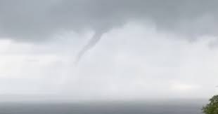 Bu məqalədə tromb nədir və onun insan üçün nə kimi təhlükə törətməsi tromb damar divarı zədələnərkən qanın ətraf toxumalara sızmasının qarşısını alır. Zjzncaw5jzql7m