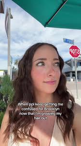 The amount of confused comments is insane haha #twins #sisters #lookalikes  #hairstyle