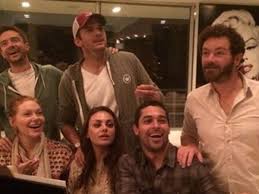 Die staatsanwaltschaft führt in der am mittwoch veröffentlichten anklage drei angebliche übergriffe gegen verschiedene frauen auf. Ashton Kutcher Reunion Der Die Wilden 70er Stars Bunte De