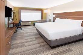 Browse for souvenirs at king of prussia mall or discover a variety of flowers and trees at the longwood gardens, both just a short drive from the king of prussia holiday inn express. King Leisure Room Picture Of Holiday Inn Express Suites Sterling Heights Detroit Area Tripadvisor