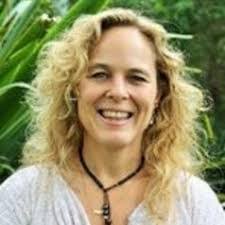 Janelle Gifford's Instagram, Twitter & Facebook