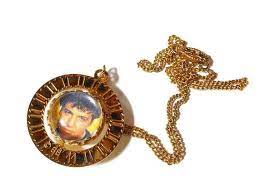 Elvis Presley Pendant Necklace 1977 Glass Ball Photo Spinning Etsy Pendant Pendant Necklace Gold Tones