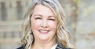 Estelle Ledbetter's Instagram, Twitter & Facebook