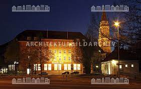 Ihre investitionen aus fossilen energieträgern kohle, öl und gas zurückziehen Ahlmann Bank Kiel Architektur Bildarchiv