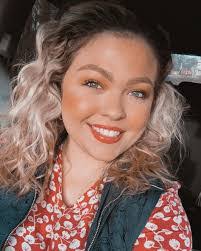 Allison Radcliffe's Instagram, Twitter & Facebook