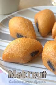 Makrout Aux Dattes Gateau De Semoule Frit Au Miel Recette Makrout Aux Dattes Recette Makrout Makrout Facile