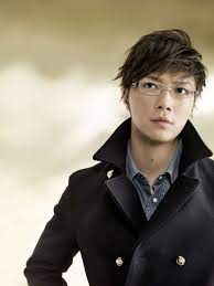 キュン死に注意 眼鏡が似合う男性芸能人ランキング １３位まで発表 芸能人 成宮寛貴 眼鏡