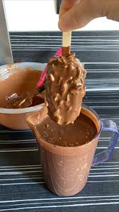 Glace Vanille Maison Avec Morceaux De Pate De Cookies Et Glaces Batonnets Facon Magnum Les Delices De Myrtille En 2020 Glace Batonnet Recette Glace Glace Maison
