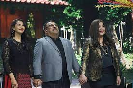 Rano karno, pemilik oplet si doel akhirnya menceritakan kisah itu. Review Film Akhir Kisah Cinta Si Doel Pamit Dengan Kebahagiaan
