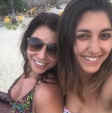 Carmen gloria arroyo enfrentó en duros términos a mamita corazón. Asi Luce La Jueza Carmen Gloria Arroyo Sin Maquillaje En Las Playas Del Caribe Guioteca